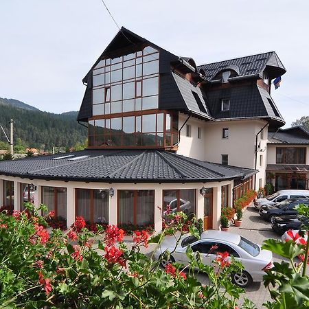 Hotel Cosmos Câmpulung Moldovenesc エクステリア 写真