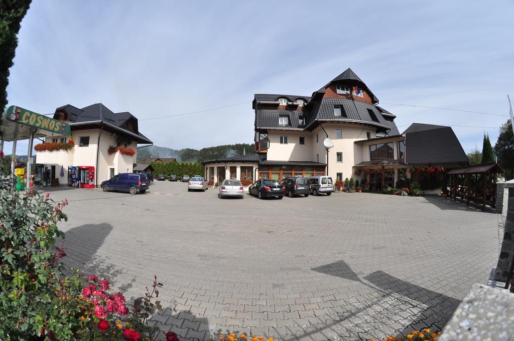 Hotel Cosmos Câmpulung Moldovenesc エクステリア 写真