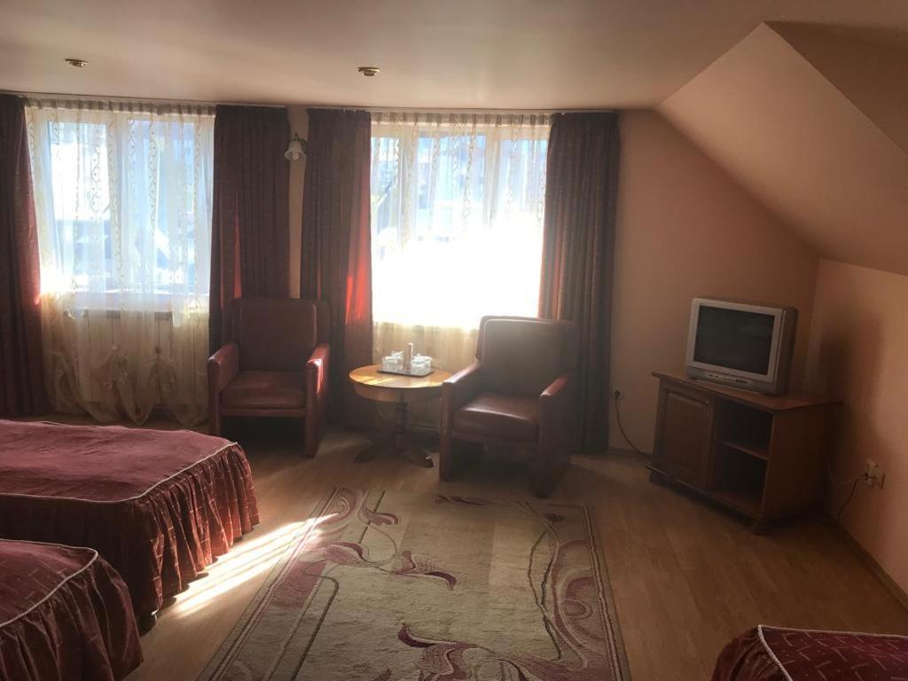 Hotel Cosmos Câmpulung Moldovenesc エクステリア 写真