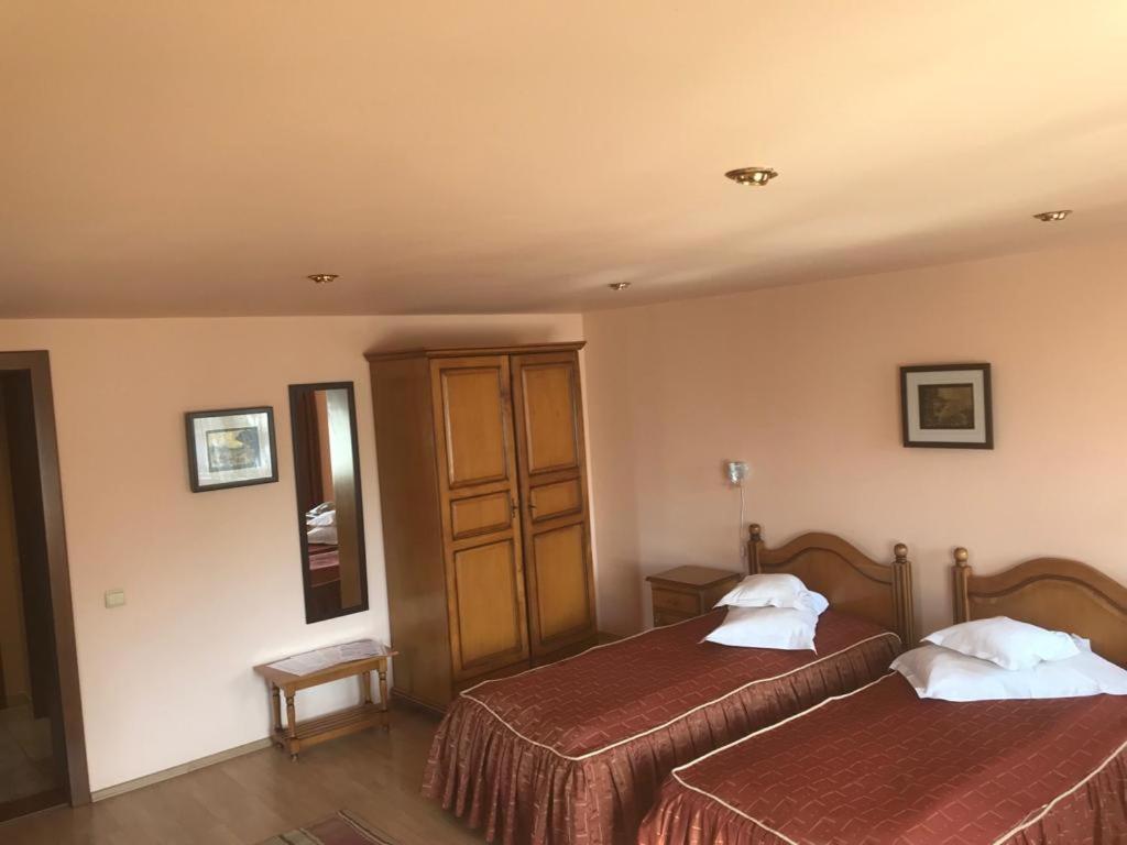 Hotel Cosmos Câmpulung Moldovenesc エクステリア 写真